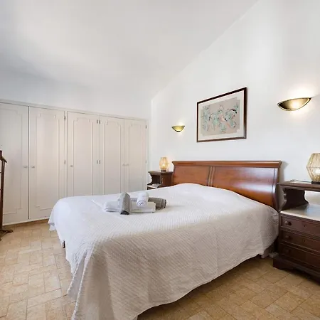 T5 Com Piscina Holiday home Portimao