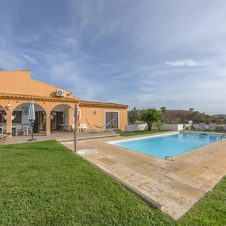 T5 Com Piscina Casa de Férias Portimão